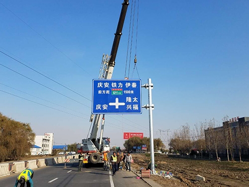 菏泽菏泽道路护栏网网片该如何进行正确的选购呢？